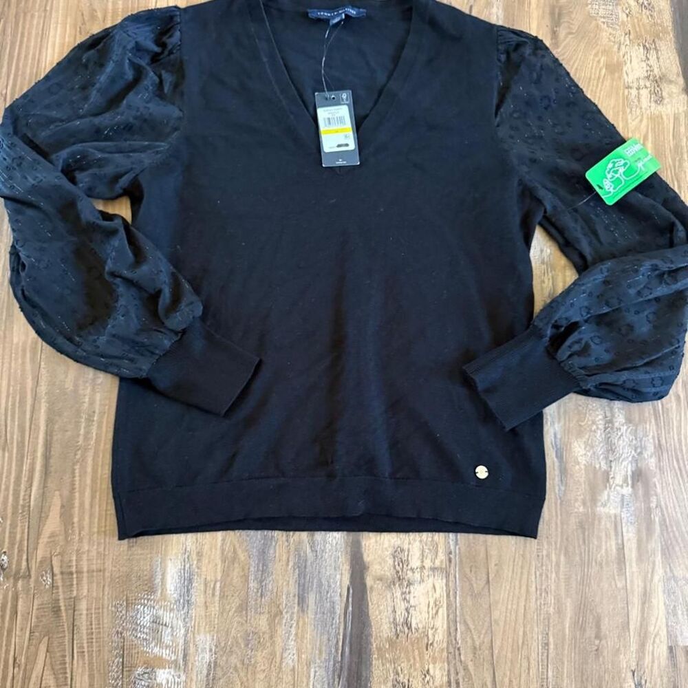 NWT Tommy Hilfiger Mixed-Media V-Neck Sweater - Size Medium